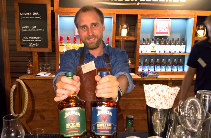 Jim Beam passerar oss på vägen